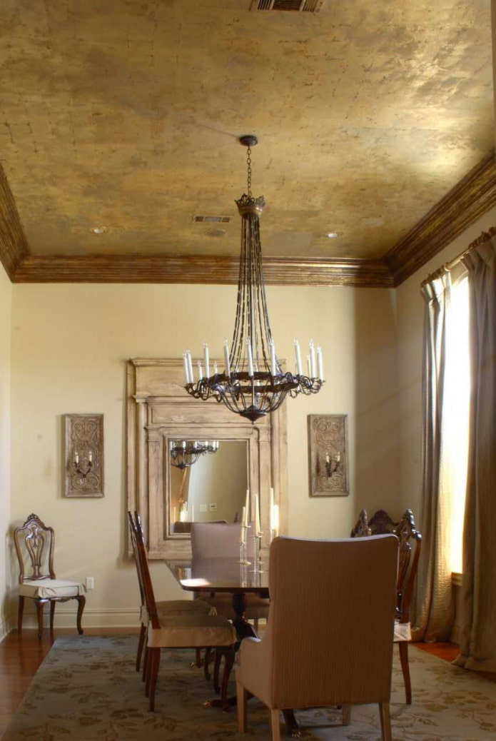 Venetian decorative plaster on the ceiling
