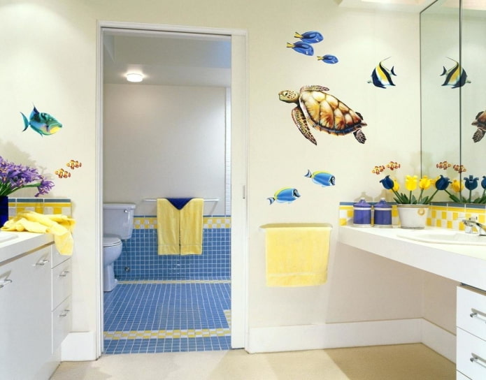 dekoratív falmatricák a fürdőszoba belsejében
