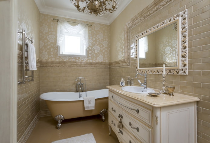 faltervezés a fürdőszoba belsejében klasszikus stílusban