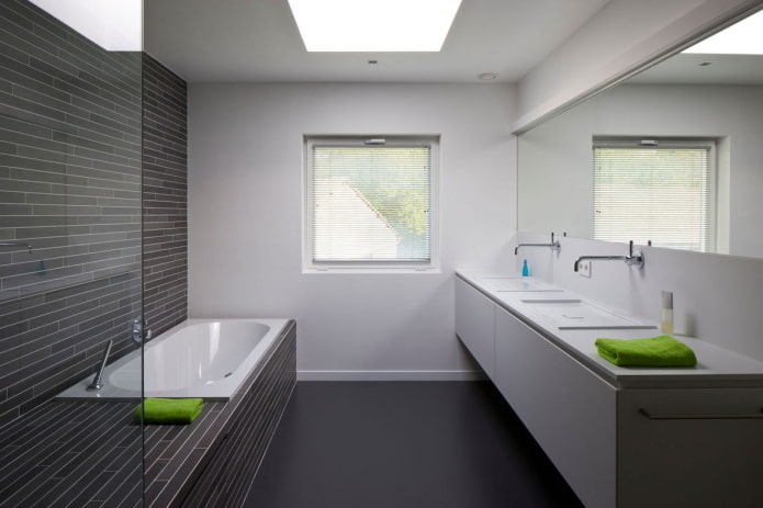 faltervezés a fürdőszoba belsejében a minimalizmus stílusában