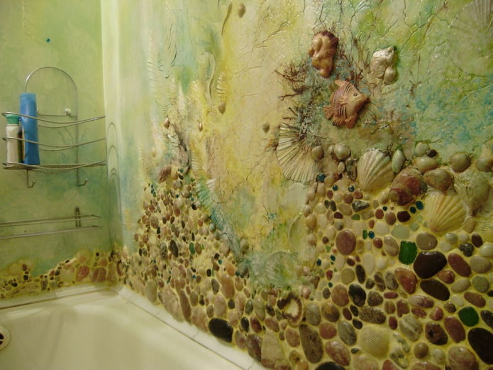 wall with shells in the interior of the bathroom