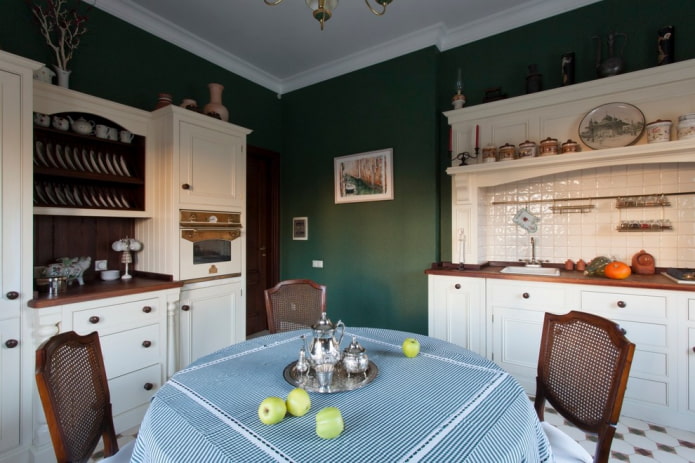 тамнозелени зидови у кухињи