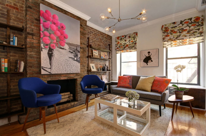 a falon a nappaliban loft stílusú kép