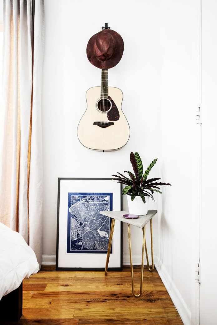 wall decor in the form of musical instruments