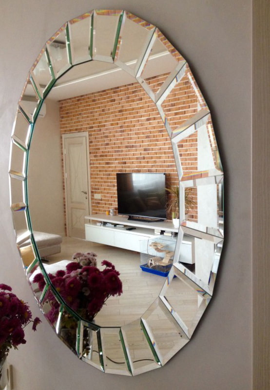 oval faceted mirror in the interior