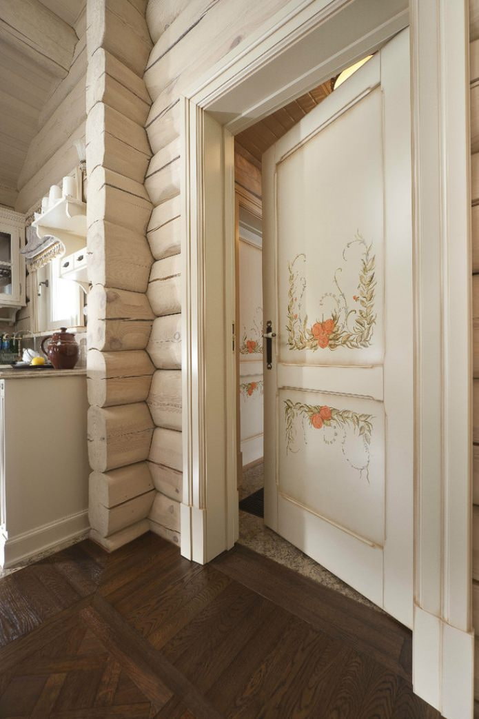 festett ajtók Provence stílusú belső térrel