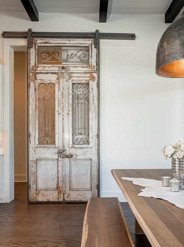 mga sliding door sa Provence style interior