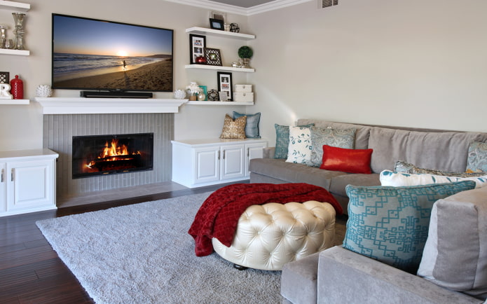 electric fireplace at TV sa loob ng sala