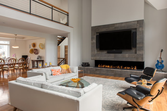 fireplace at TV sa interior ng sala sa isang modernong istilo