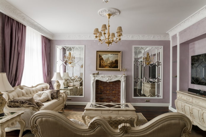 Spiegel im Wohnzimmer im klassischen Stil