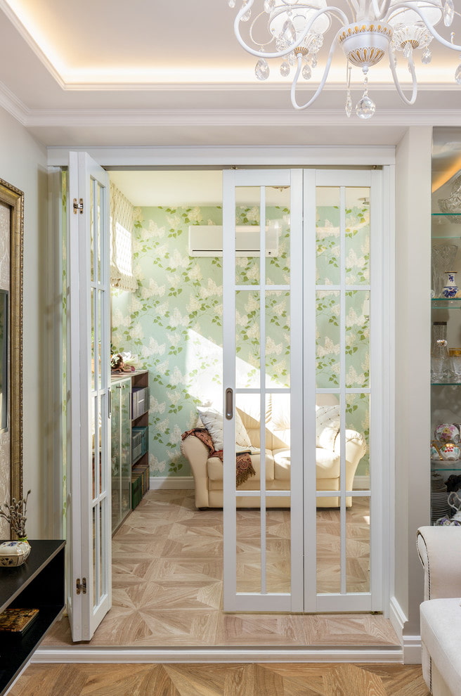 folding doors in white in the interior
