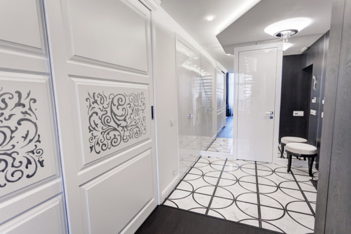 doors in white with a pattern in the interior