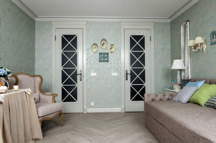 fehér ajtók Provence stílusú belső térben