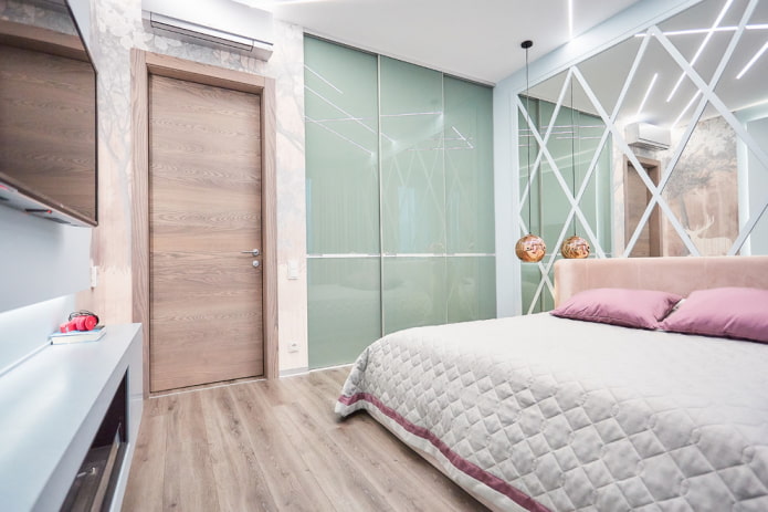 combination of door color with floor in the bedroom interior