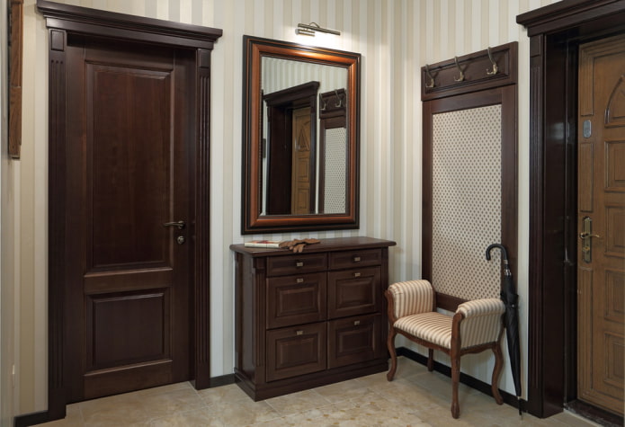 combination of door color with floor and furniture in the interior