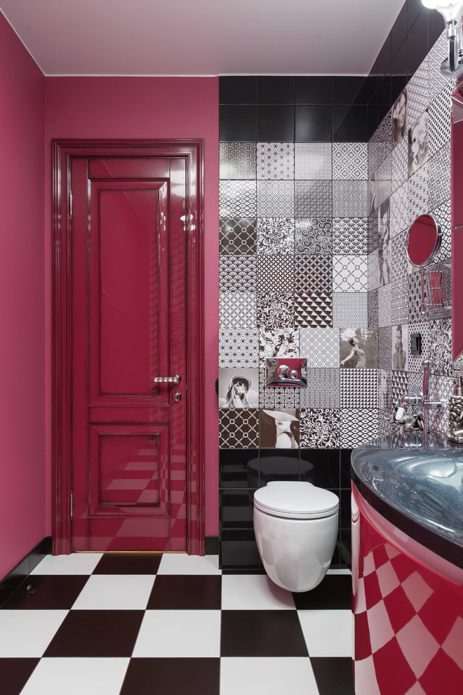 glossy doors in the interior of the bathroom