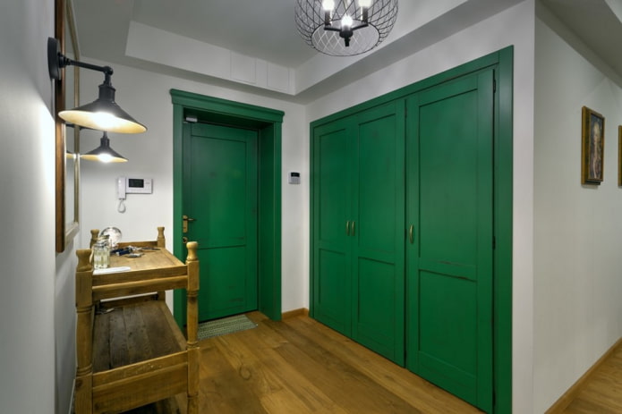 zöld ajtók a belső térben