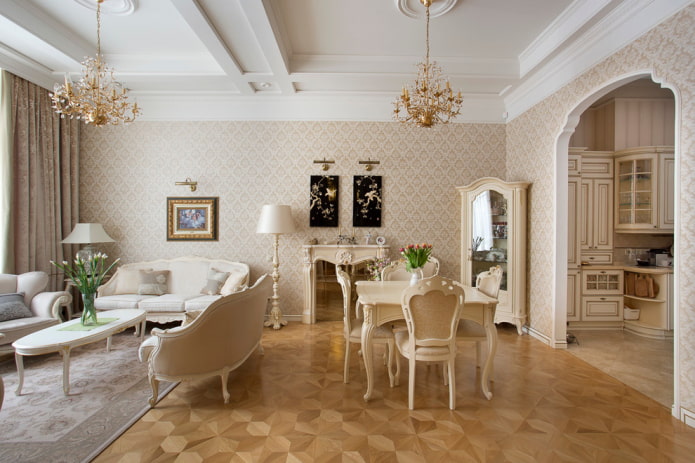 Bogen im Inneren des Wohnzimmers im klassischen Stil