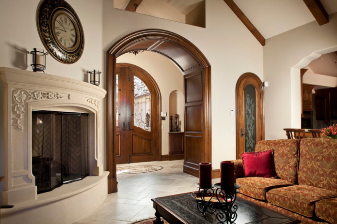 arch with wood trim in the interior of the living room