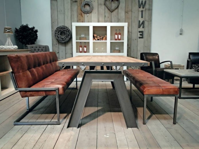 asztal vaslábakkal, loft stílusú belső térben