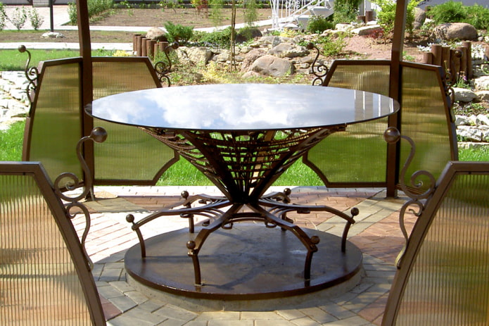 forged mirror table in the exterior
