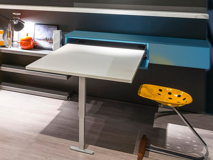 pull-out desk in the interior