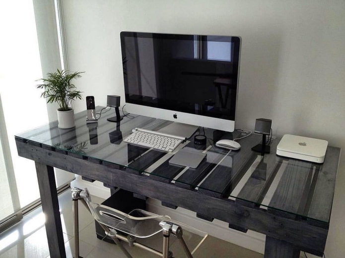 pallet computer table