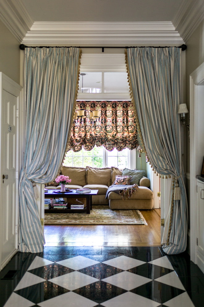 curtains on the door in the interior of the living room
