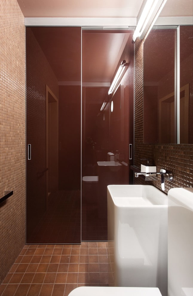 compartment doors in the interior of the bathroom