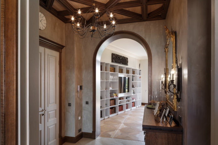 entrance hall in mediterranean style with arch
