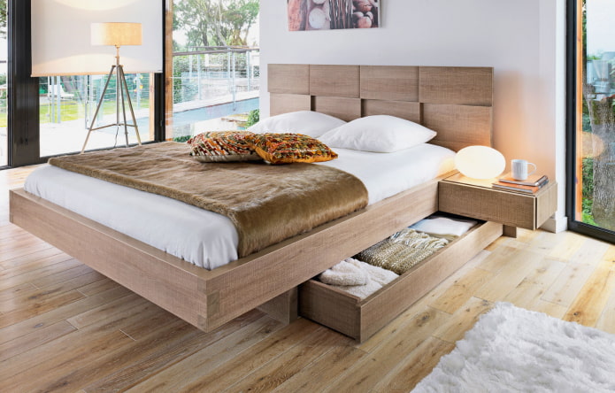 fából készült ágy fiókokkal a belső térben