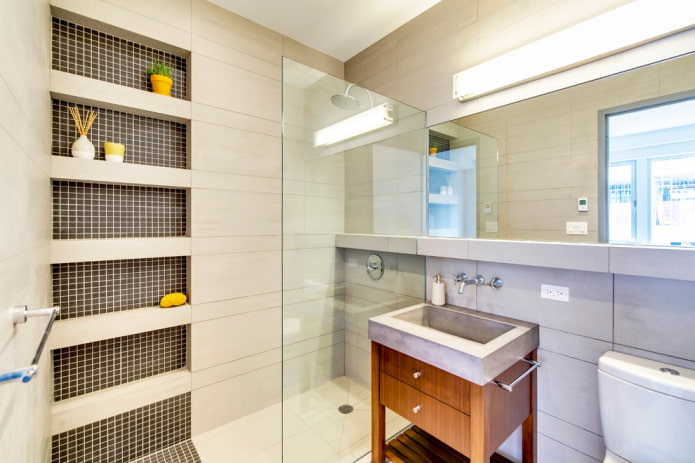 shelves with mosaics in the interior of the bathroom