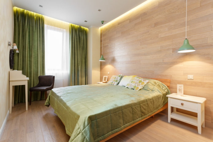ágy zöld ágytakaróval a hálószobában