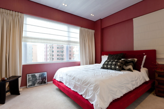 dupla piros ágy a belső térben