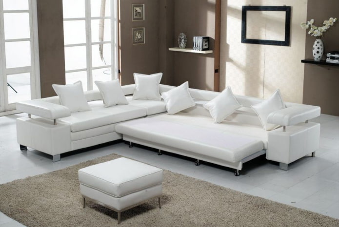 fehér összecsukható kanapé a belső térben