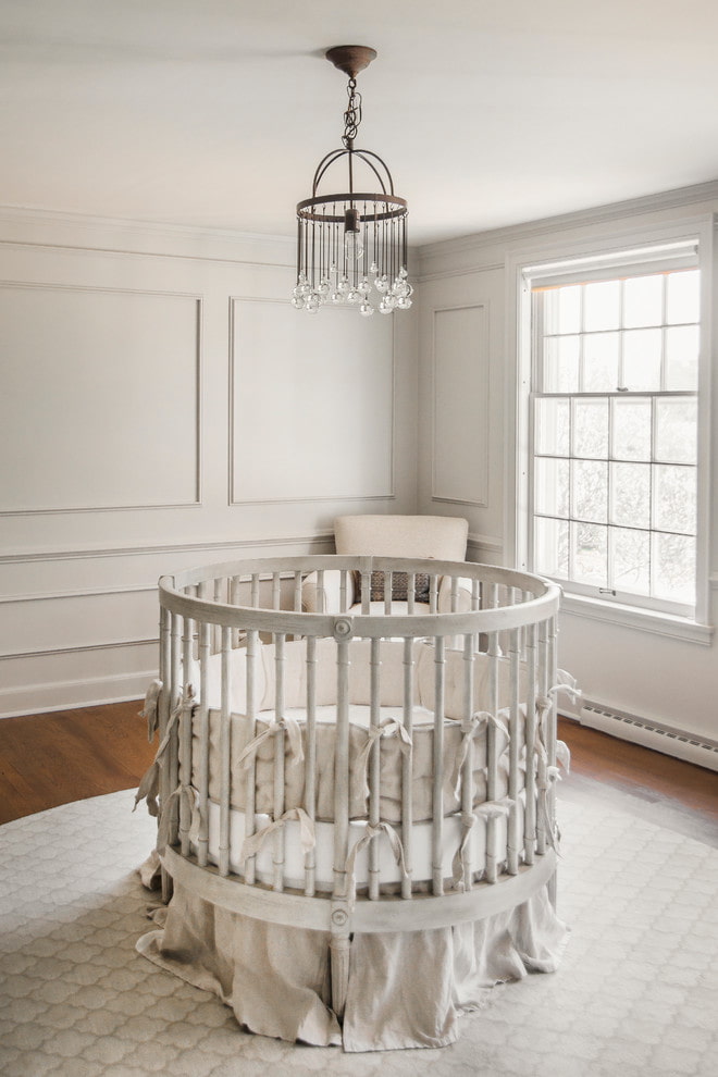 round bed for baby in the interior