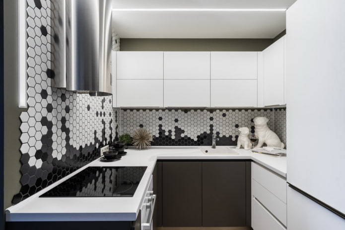 mosaic in the form of hexagons in the kitchen