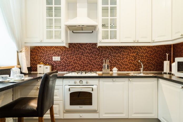 Mosaikfliesen im Inneren der Küche