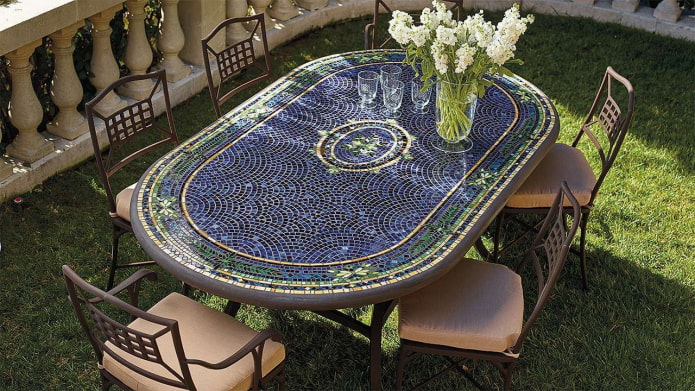 szabadtéri mozaik kerti asztal