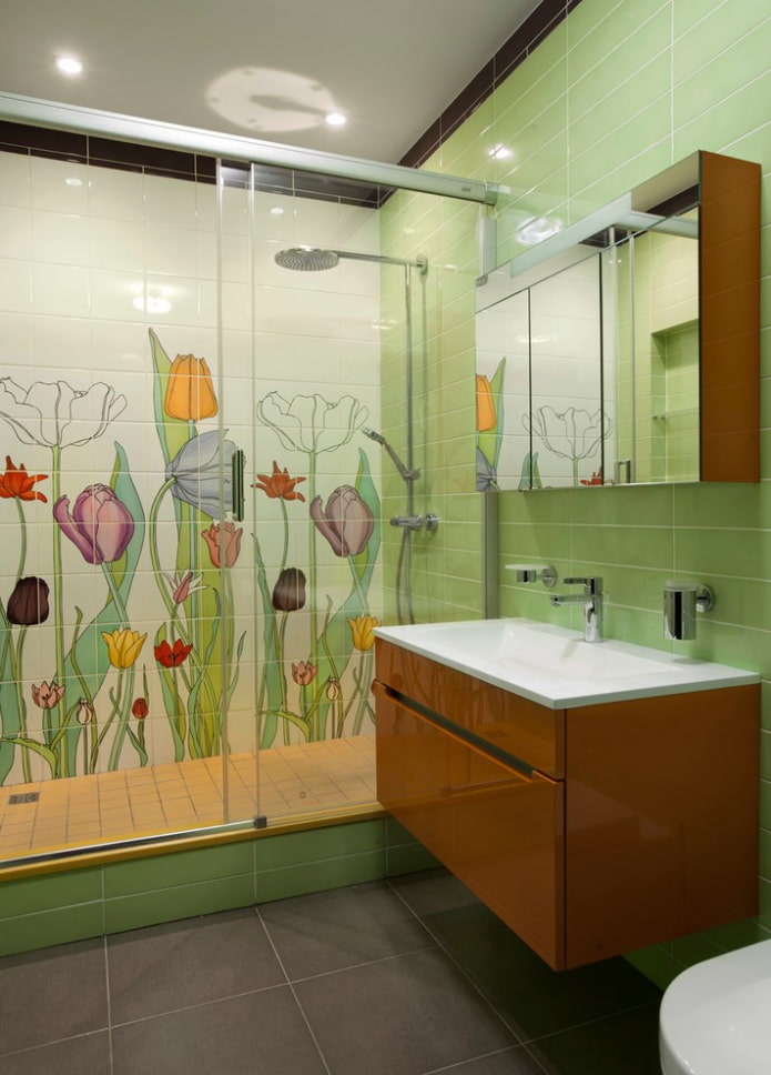tile na may isang pattern sa shower room sa interior