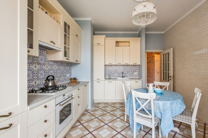 Bodenfliesen im Provence-Stil in der Küche