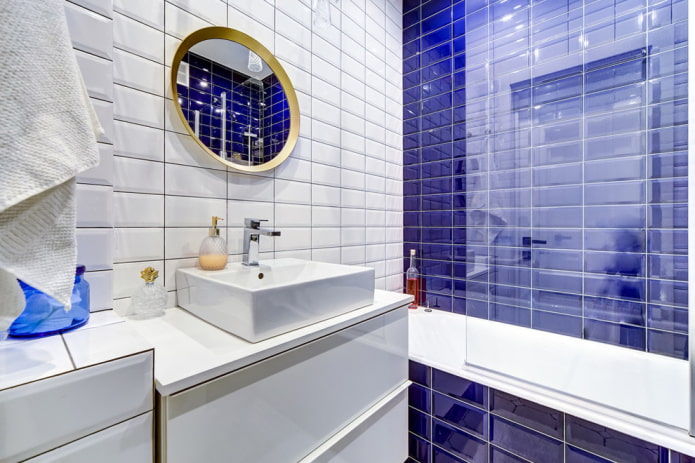 standard csempézett fürdőszoba elrendezés
