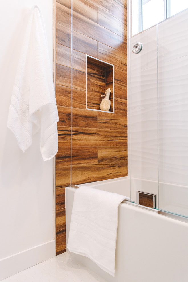 wood effect tiles in the bathroom interior