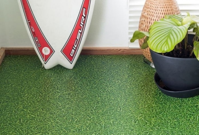 linoleum with imitation of grass in the interior of the kitchen