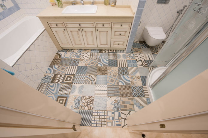 linoleum under the tiles patchwork in the bathroom