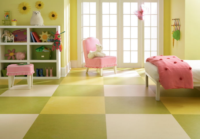 Linoleum auf dem Boden im Inneren des Kinderzimmers