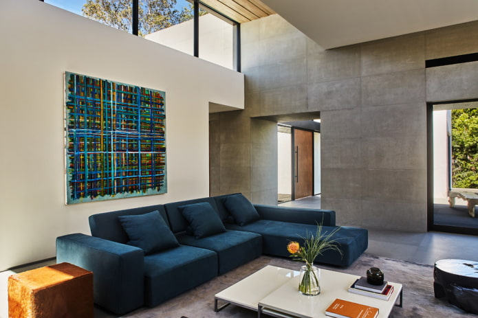 kék moduláris kanapé a belső térben