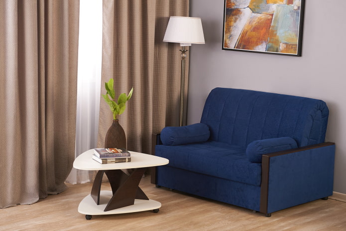 Sofa Akkordeon blau im Innenraum