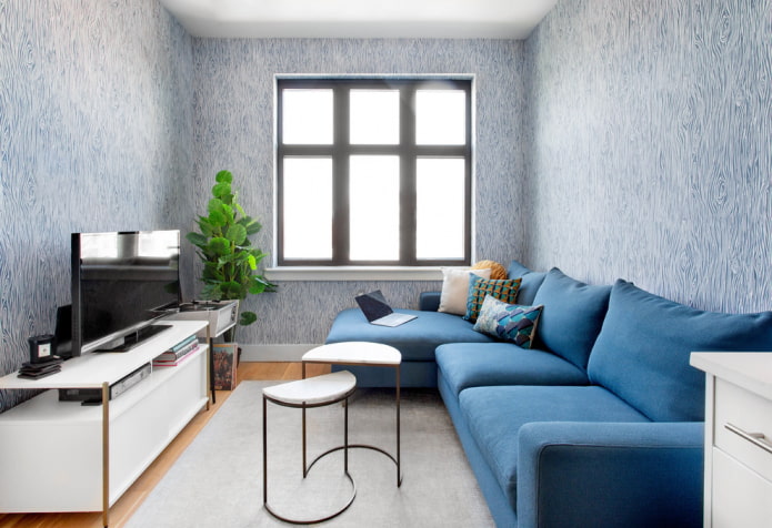 kék kanapé a nappali belső