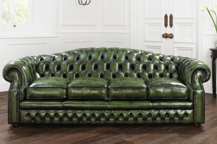 sofa na may berdeng katad na tapiserya sa loob
